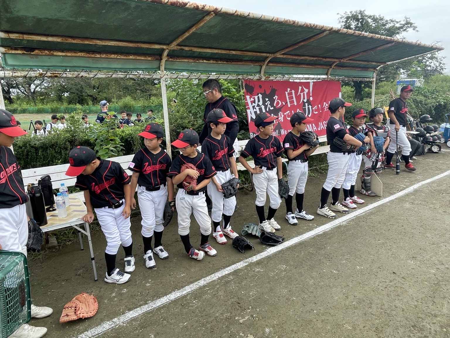 試合に臨む狭山ジャガースCチームの選手たち